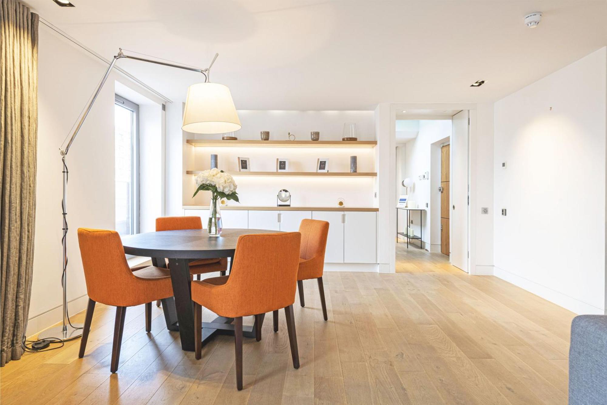 Spacious & Elegant In Southbank Near Eye London