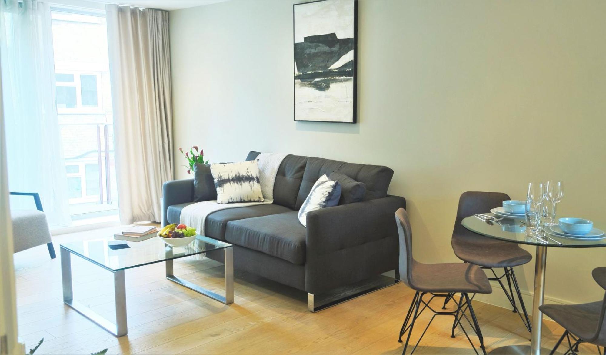 Spacious & Elegant In Southbank Near Eye London