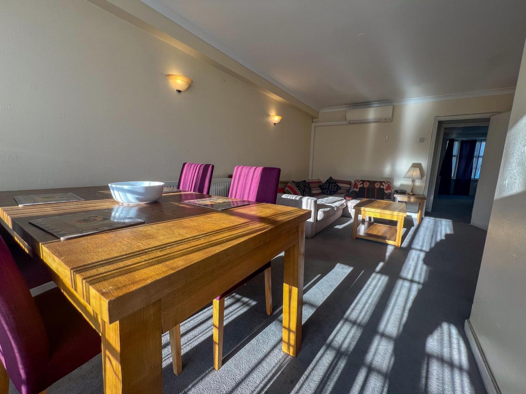 Timeless Luxury 2 Bedroom In Coveted Mayfair H9 Apartment
