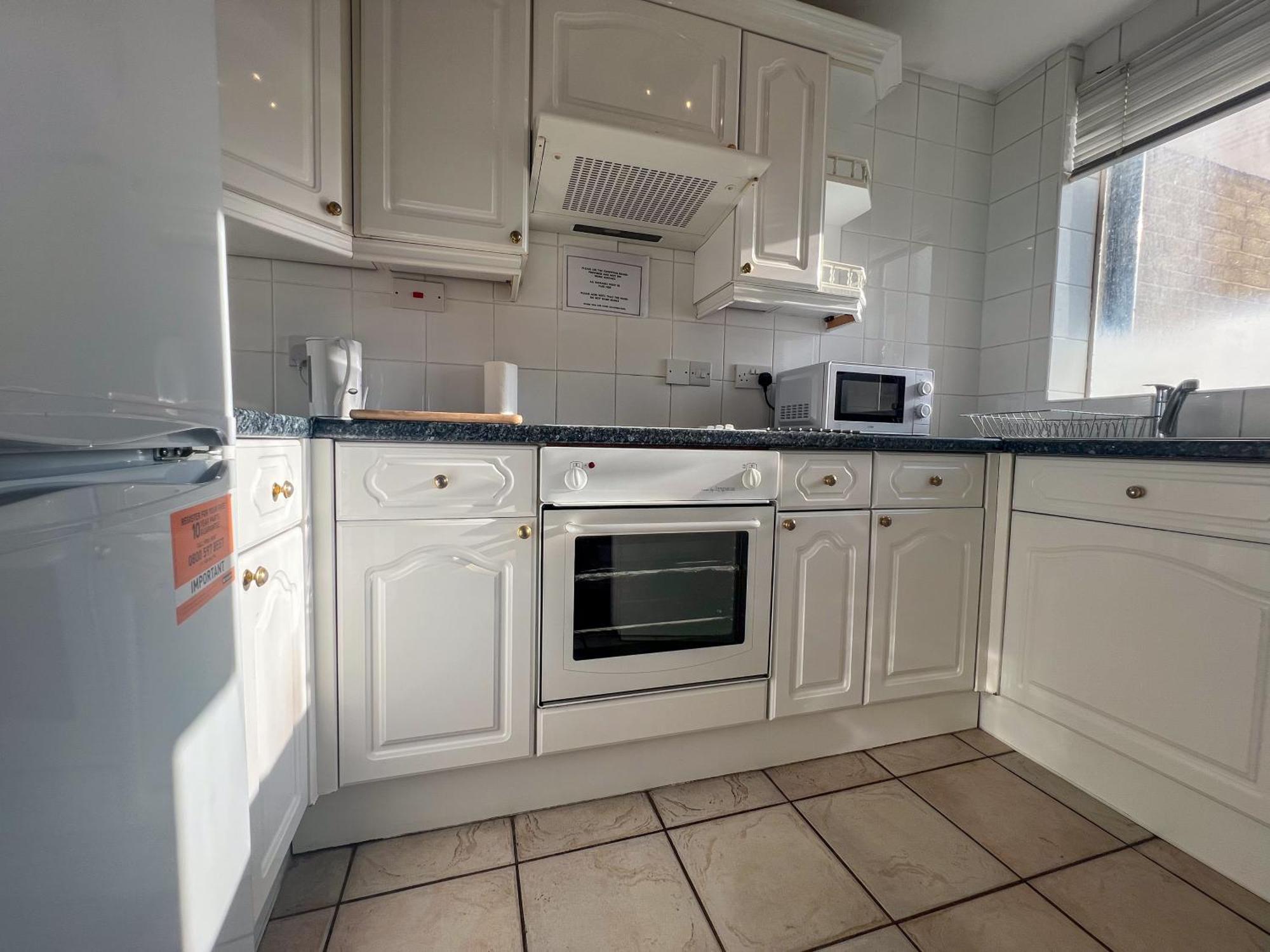 Timeless Luxury 2 Bedroom In Coveted Mayfair H9 Apartment *