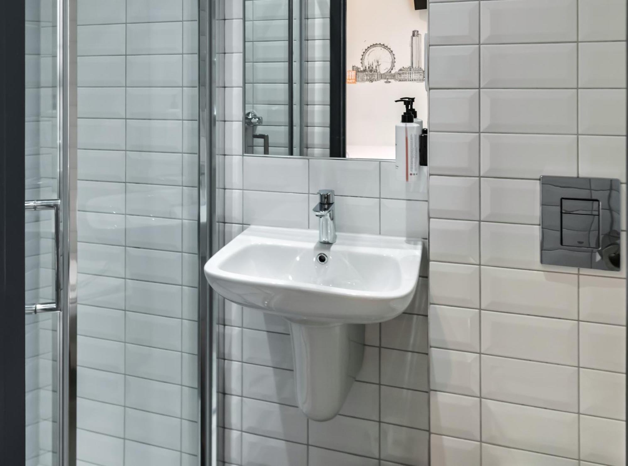 Easyhotel Victoria Hotell