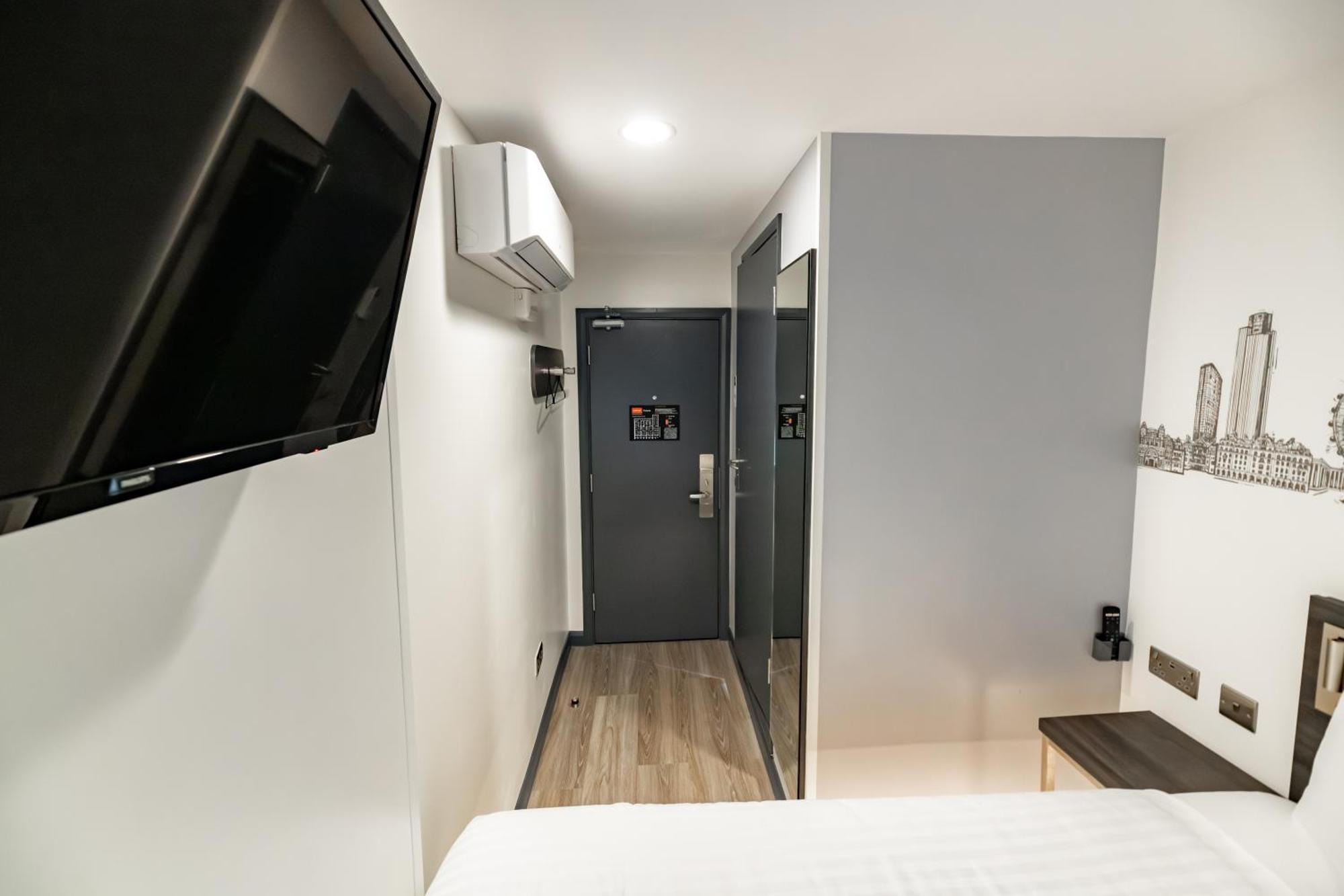 Easyhotel Victoria Hotell 2*