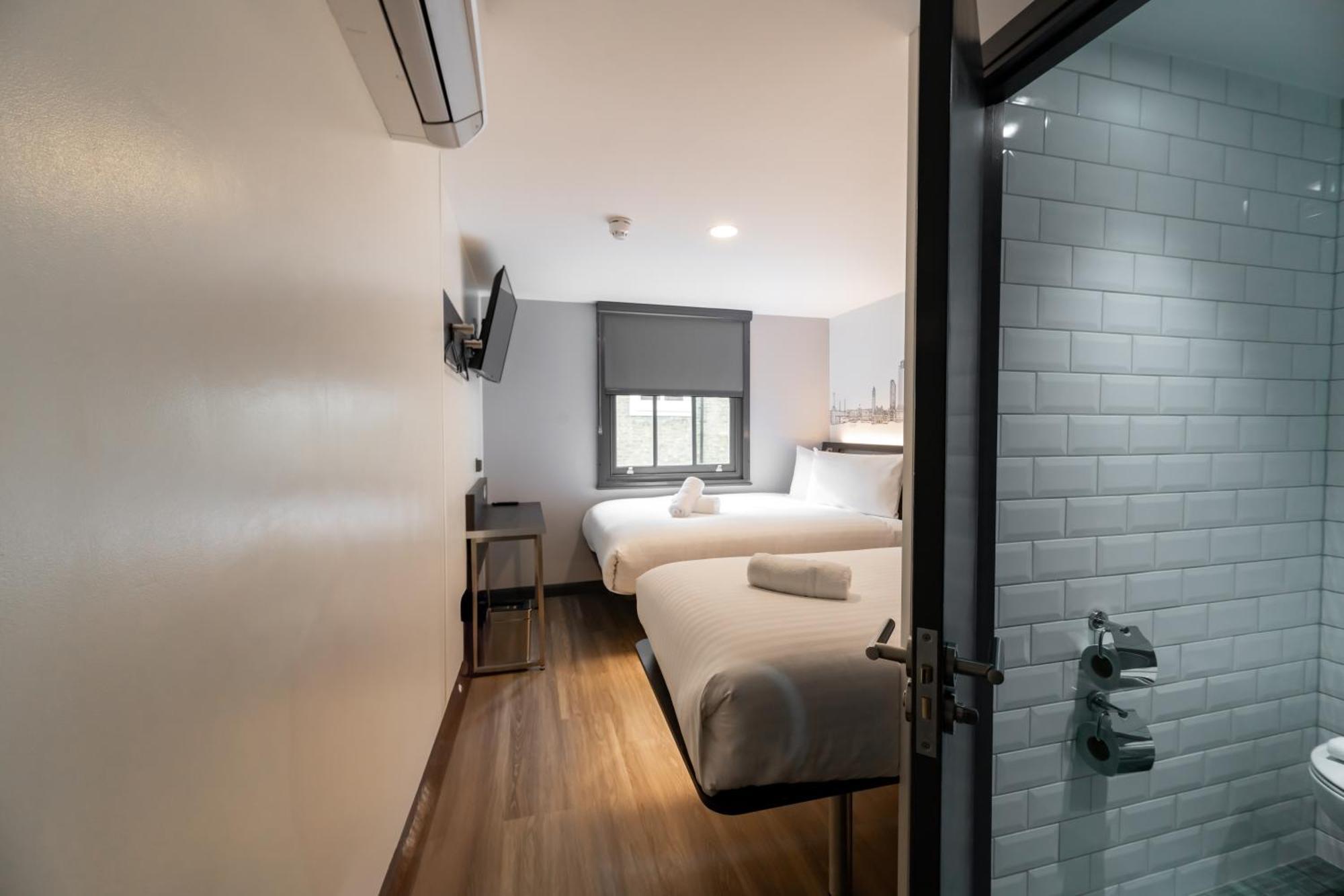 Easyhotel Victoria Hotell