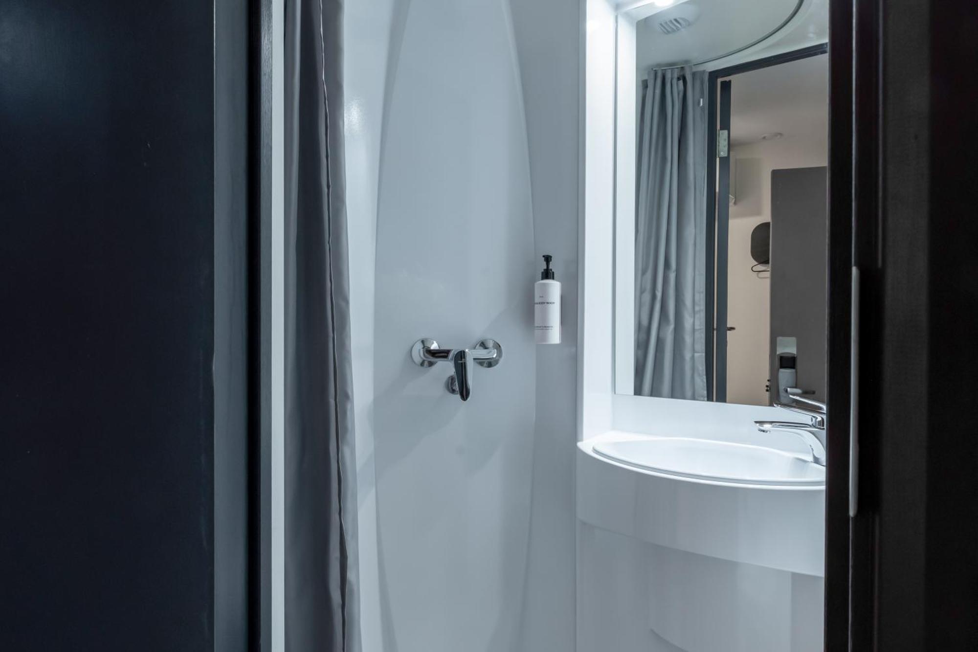 Easyhotel Victoria Hotell 2*