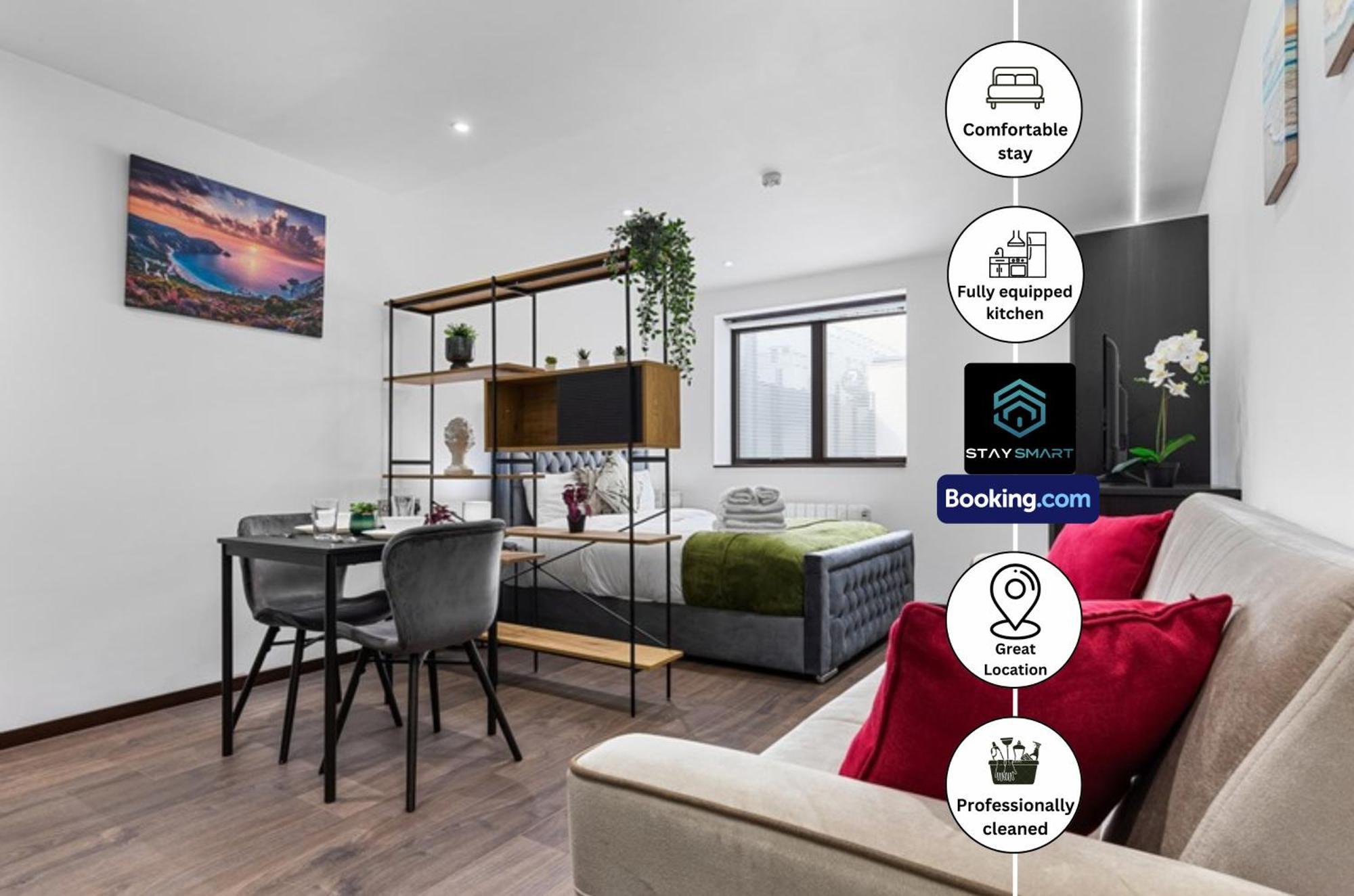 Stylish By Smart Short Lets & Serviced Woodstock With Free Wifi *
