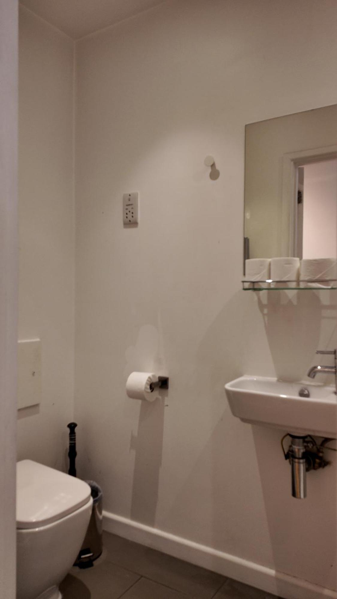 Stunning Piccadilly 1 Bedroom Flat In Vr9 Leilighet London