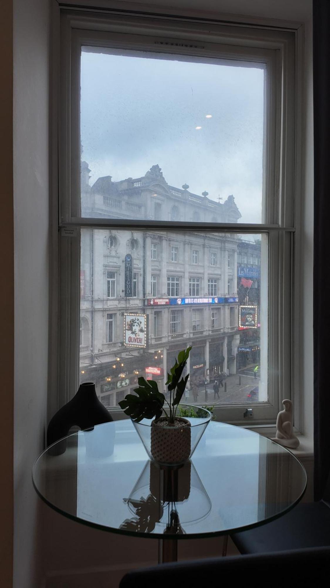 Stunning Piccadilly 1 Bedroom Flat In Vr9 Leilighet *