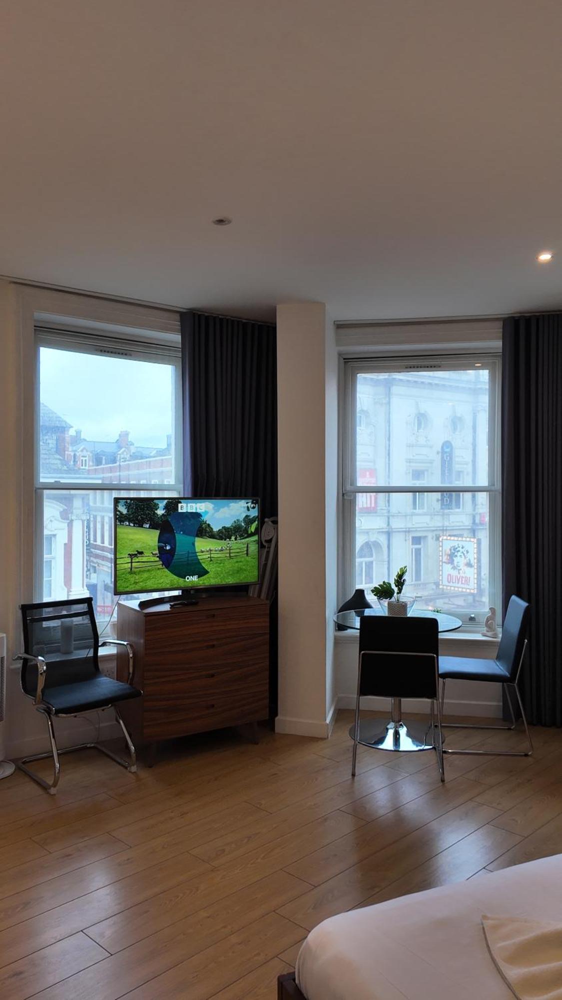 Stunning Piccadilly 1 Bedroom Flat In Vr9 Leilighet