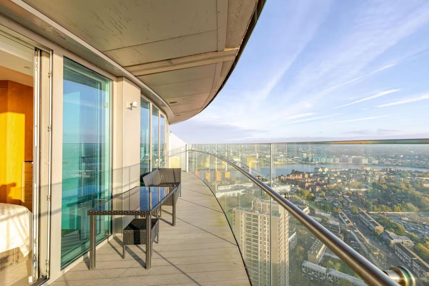 Luxurious Canary Wharf Aptartment - Outstanding View!