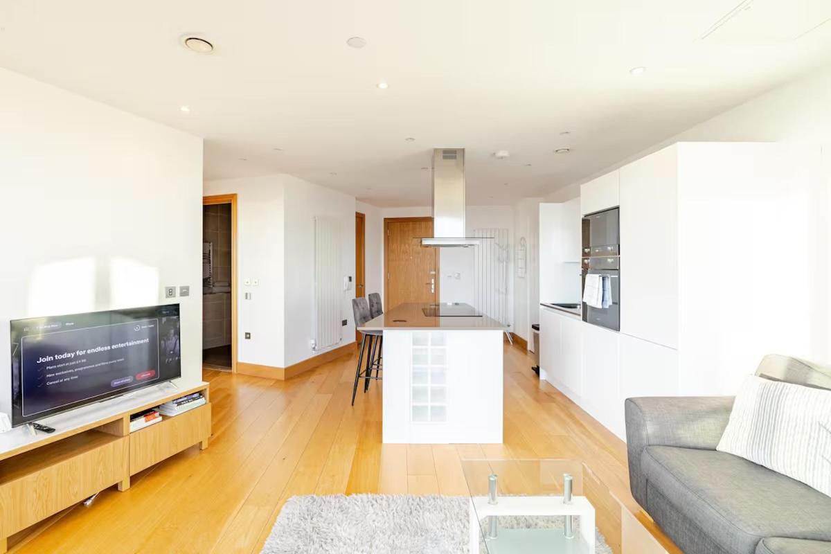 Luxurious Canary Wharf Aptartment - Outstanding View!