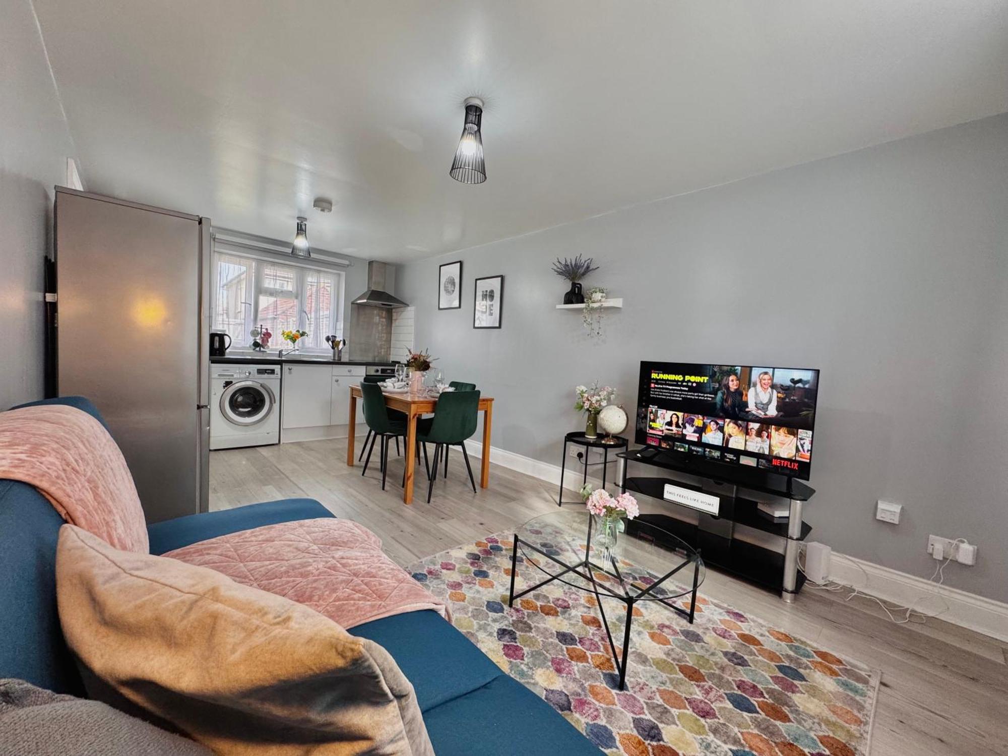Garden 1-bed Flat 30min To Downtown & Free Parking Appartement Londen
