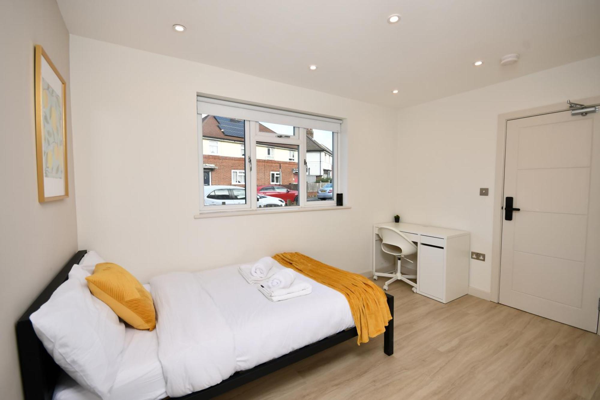 Pensionat Morden Stratford 1 With Shared Bathroom