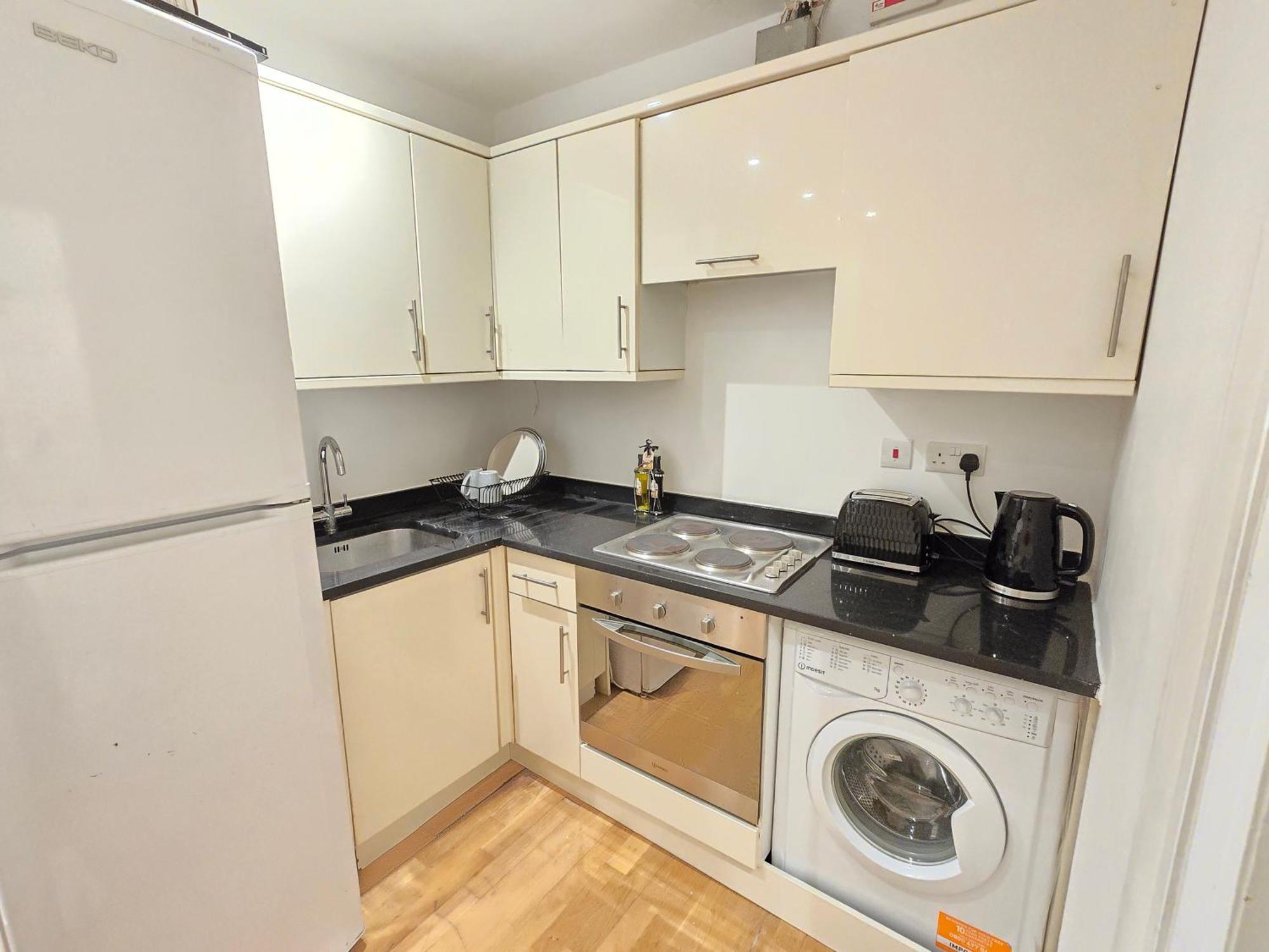 Apartment Stylish Flat 10 Mins From Train, Near Emirates & Camden