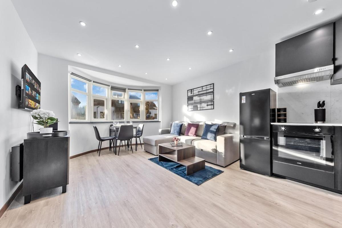 Modern 1 Bed Flat - Near Station -