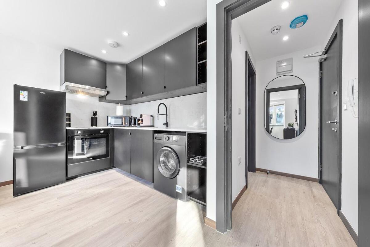 Modern 1 Bed Flat - Near Station - Apartment *