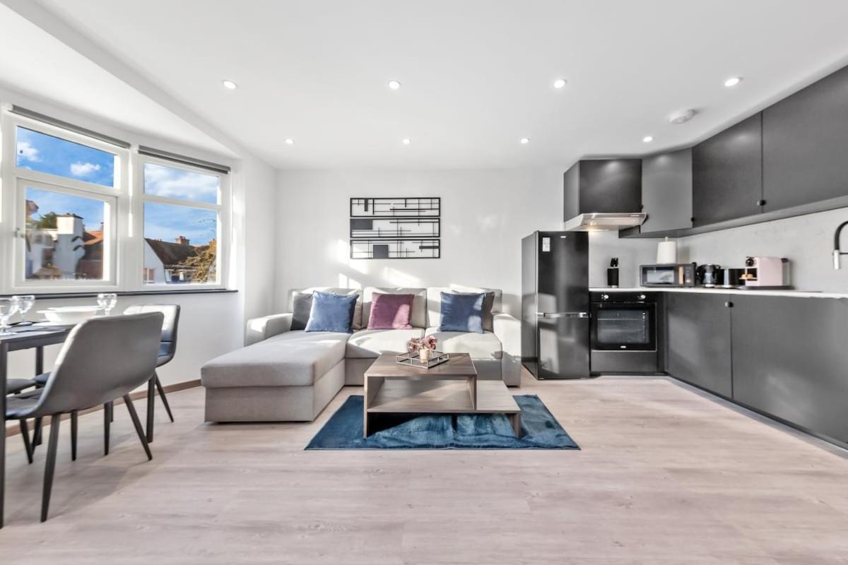 Modern 1 Bed Flat - Near Station - London