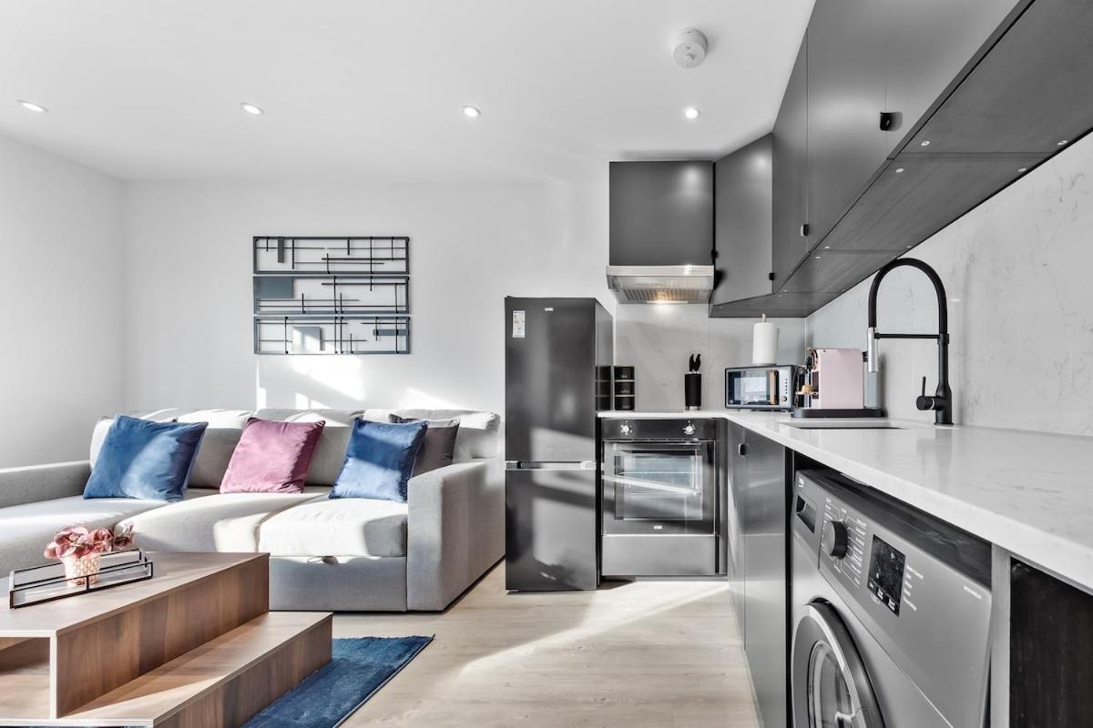 Apartment Modern 1 Bed Flat - Near Station - London