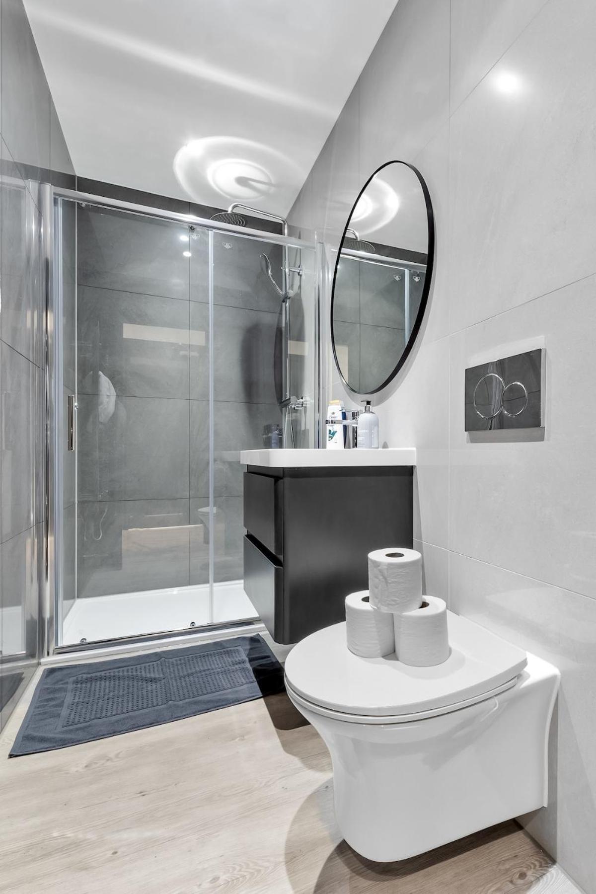 Modern 1 Bed Flat - Near Station - London