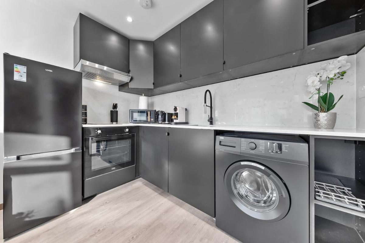 Apartment Modern 1 Bed Flat - Near Station - *