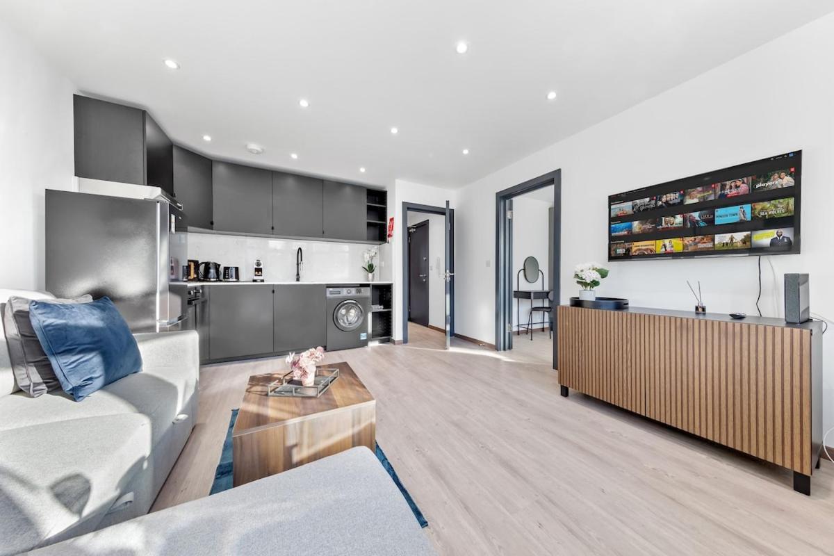Modern 1 Bed Flat - Near Station -