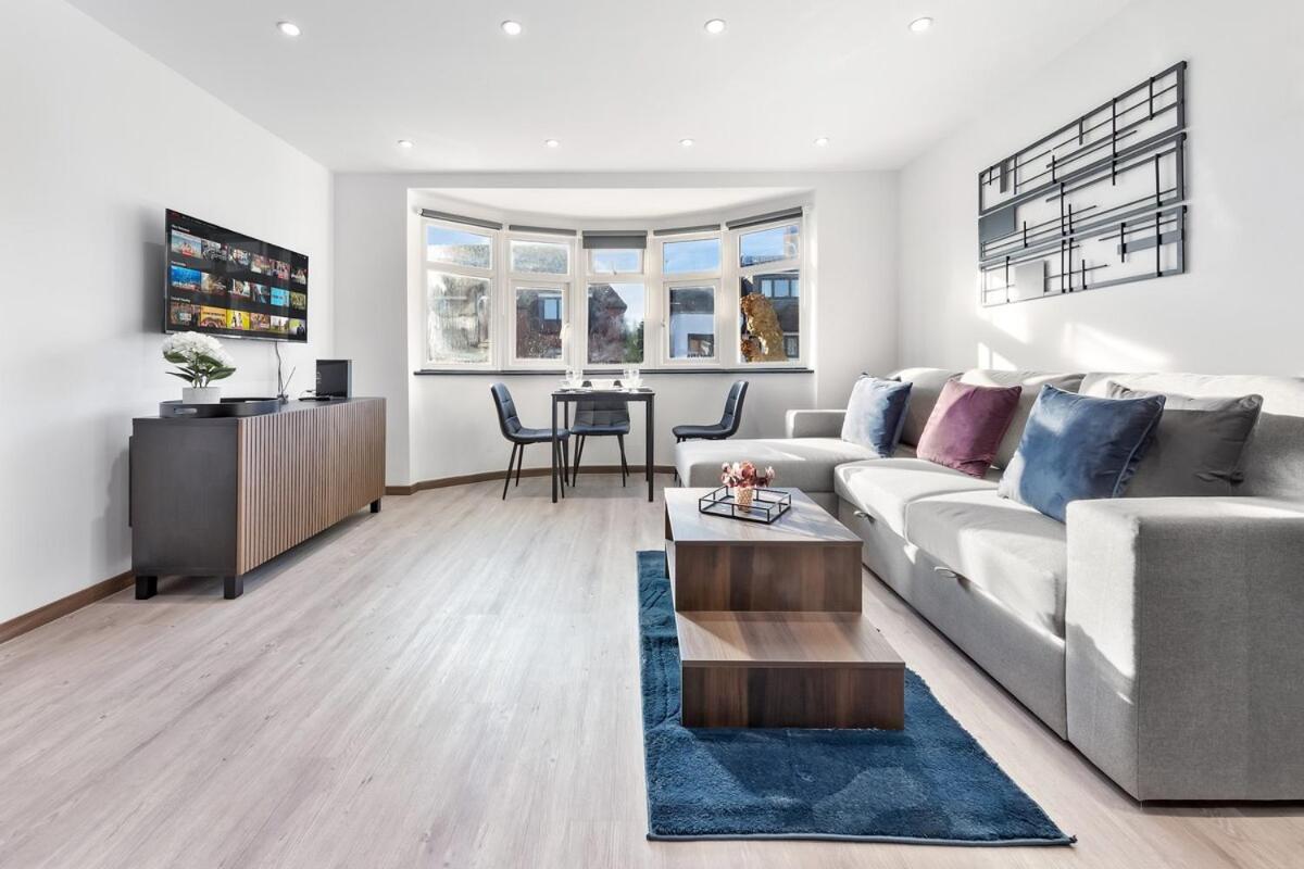 Modern 1 Bed Flat - Near Station - *