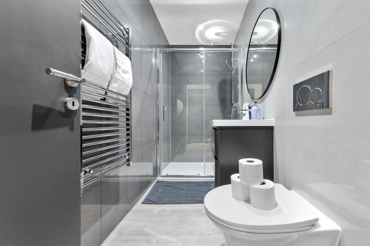 Modern 1 Bed Flat - Near Station -