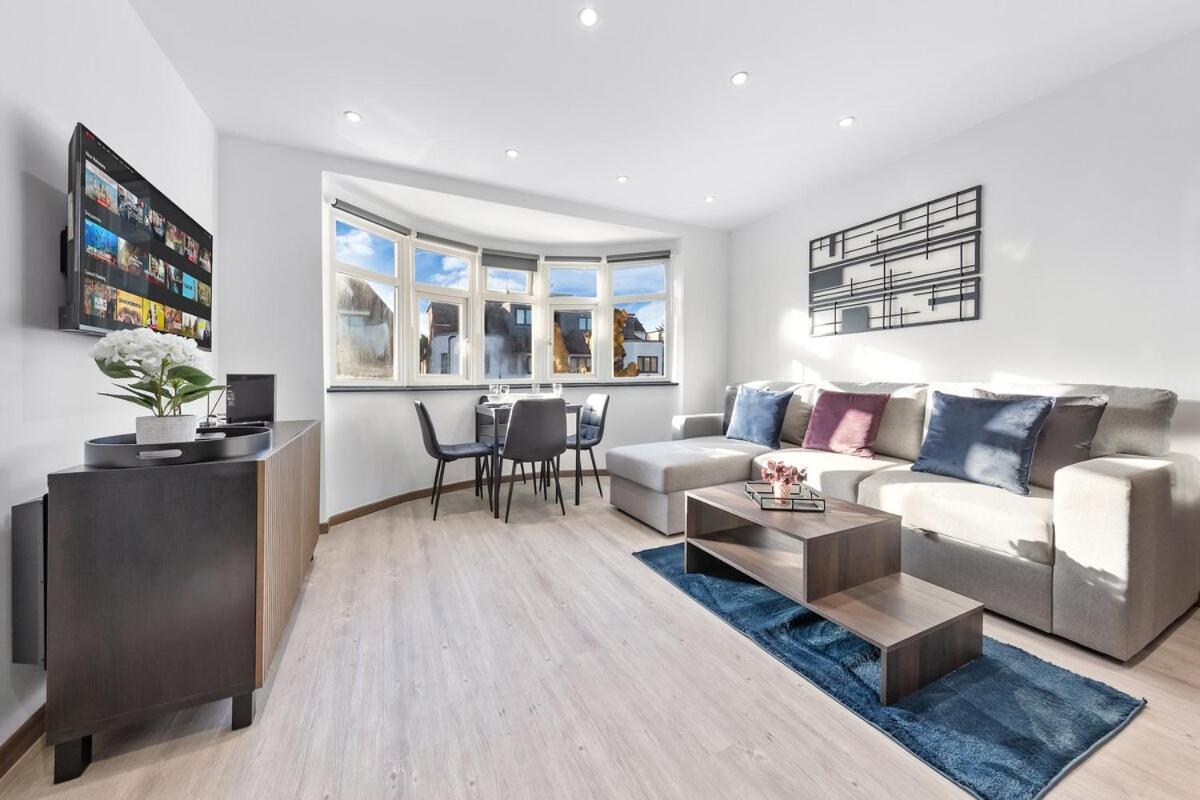 Modern 1 Bed Flat - Near Station -