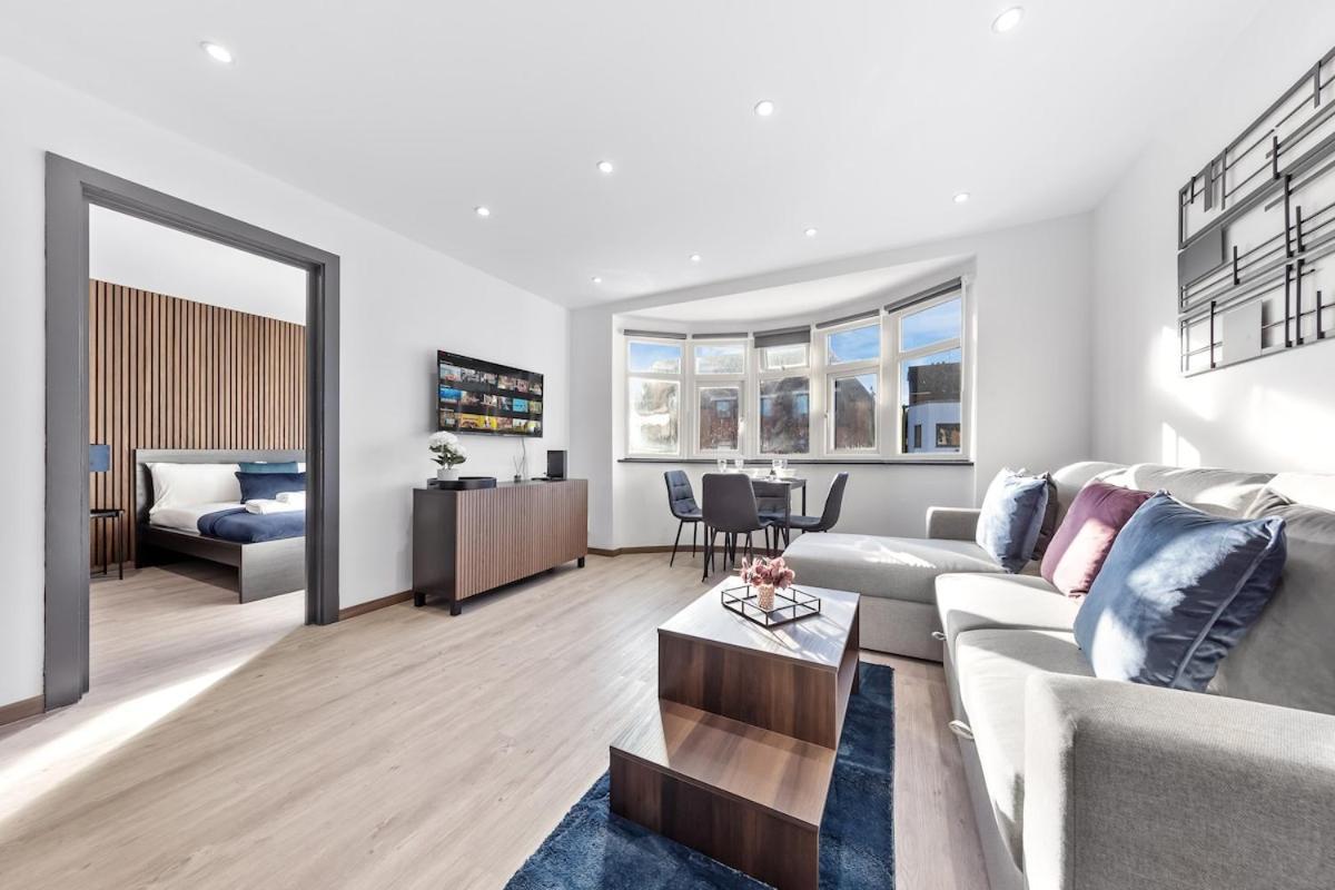 Modern 1 Bed Flat - Near Station - Apartment *