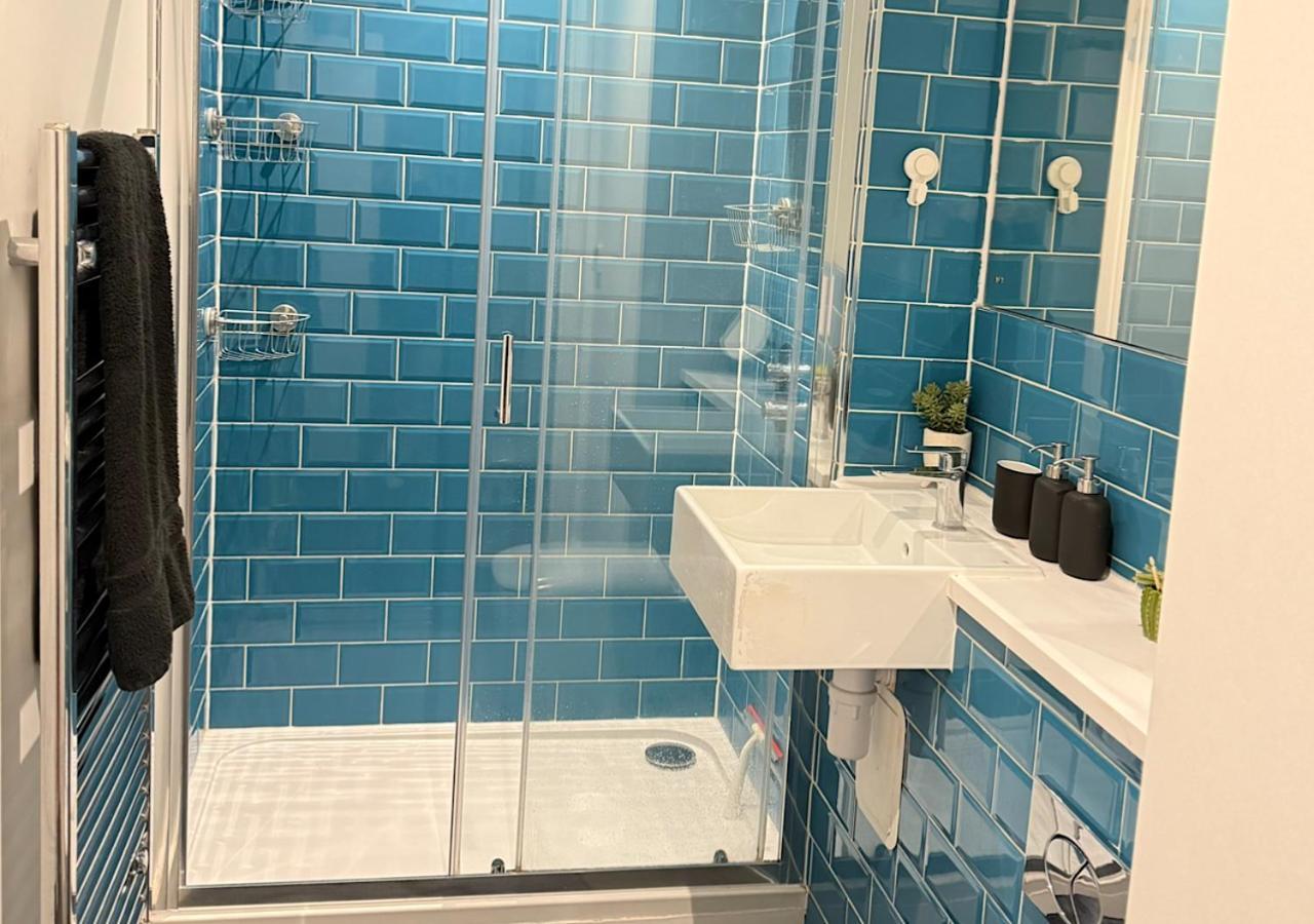 Bright Modern Flat With Canal View Lejlighed London