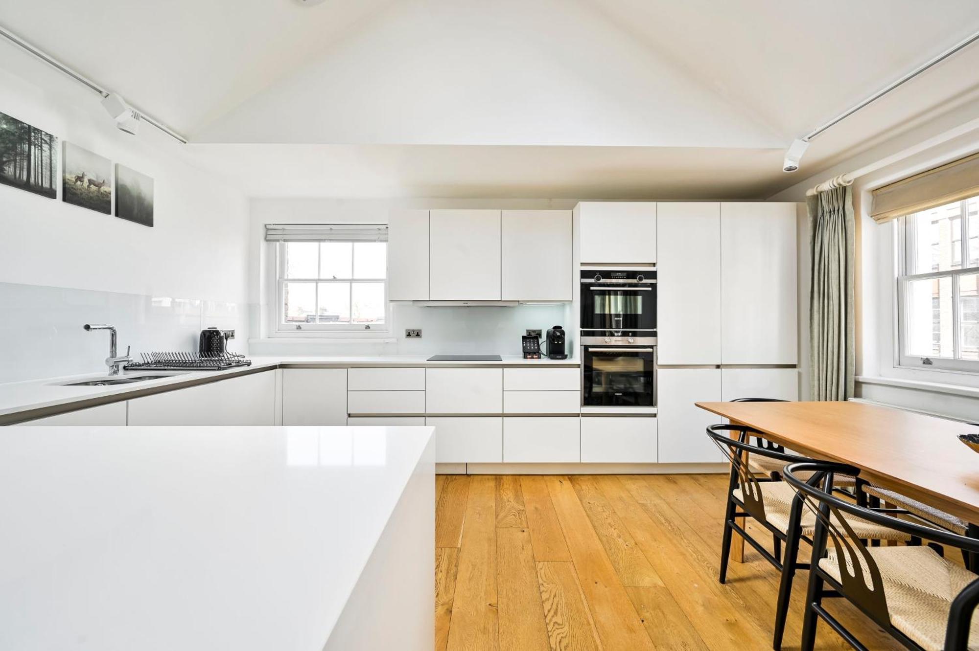 Spacious Fitzrovia 3 Bed Appartement *