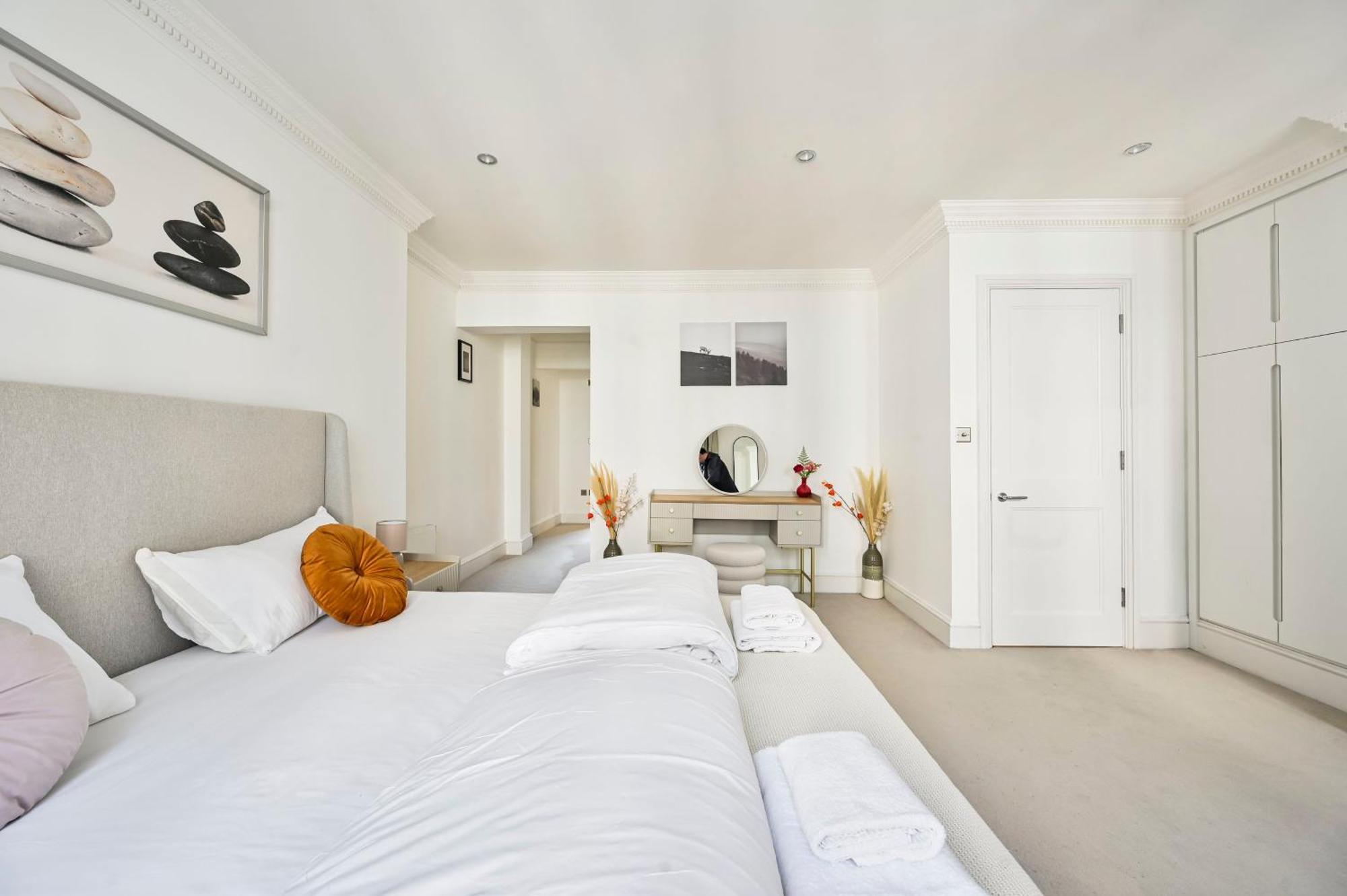 Spacious Fitzrovia 3 Bed * Londen