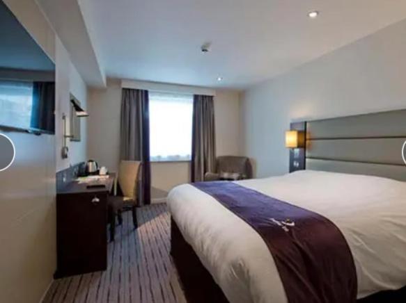 Lägenhet Comfortable Private Room, Steps From Metro & Elizabeth Line London