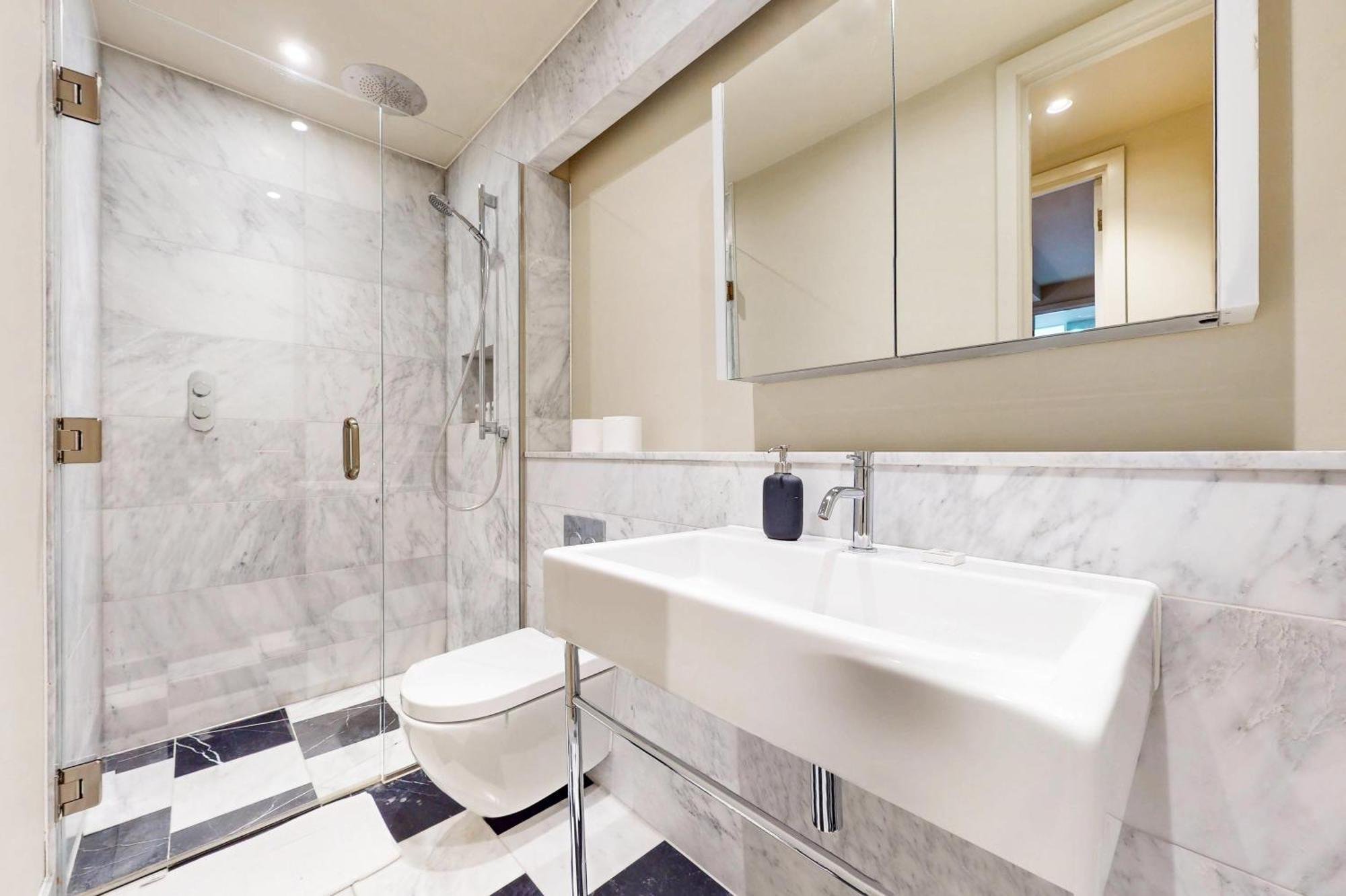 Chic & Elegant 4bed Apt-10min Walk To River Thames Apartment