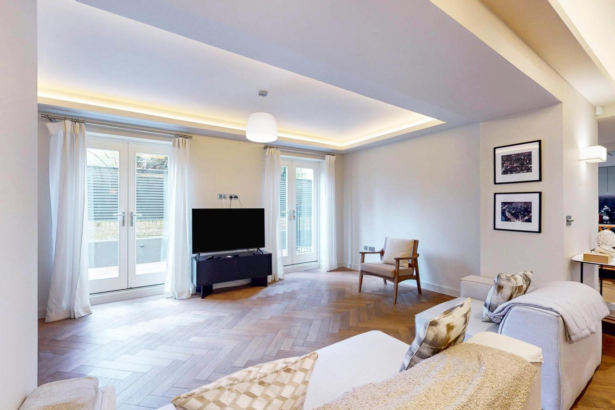 Chic & Elegant 4bed Apt-10min Walk To River Thames London