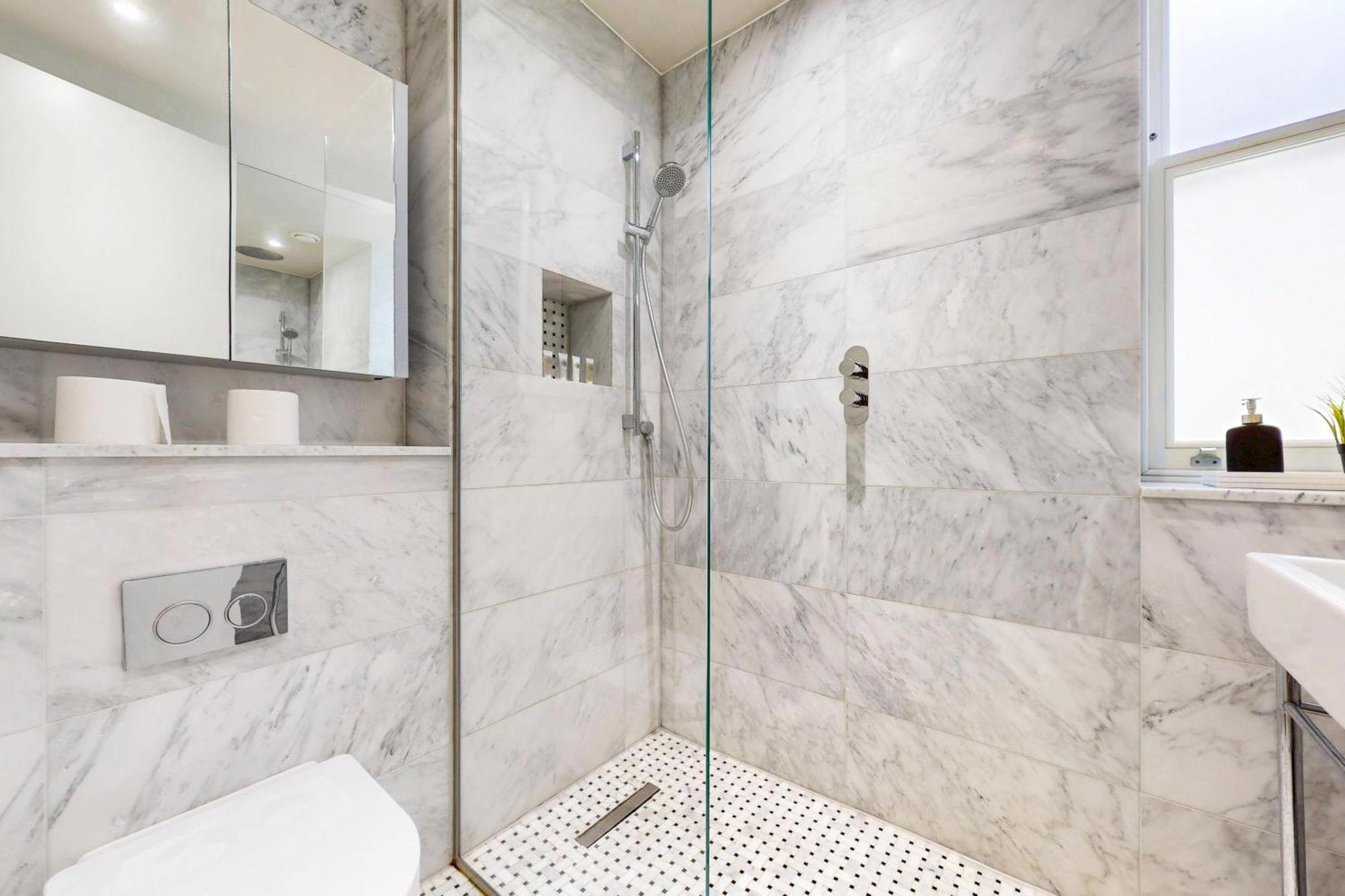 Chic & Elegant 4bed Apt-10min Walk To River Thames London