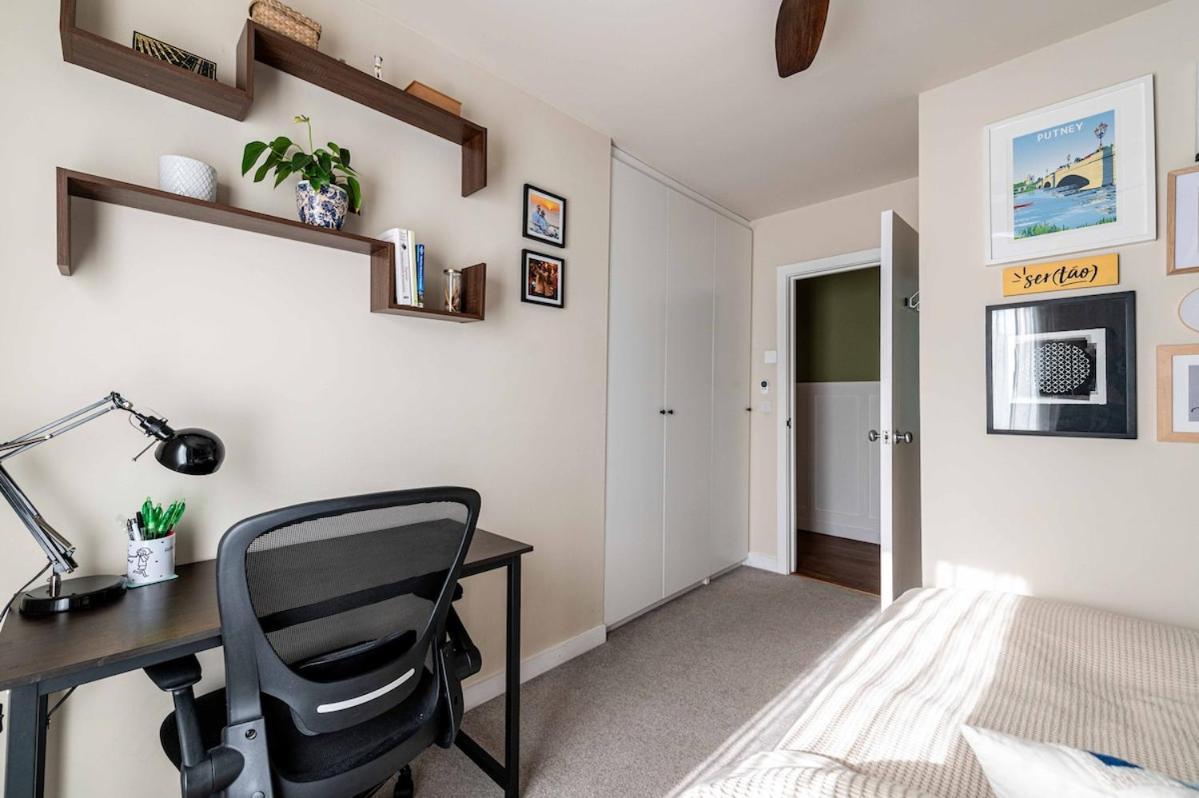 Cosy 2-bedroom 2 Bathroom Flat With Free Parking *