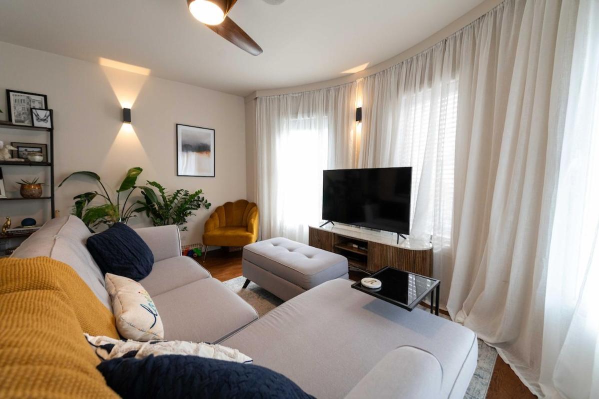 Cosy 2-bedroom 2 Bathroom Flat With Free Parking *
