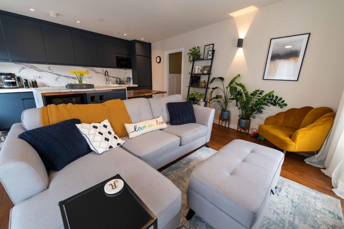 Cosy 2-bedroom 2 Bathroom Flat With Free Parking * London