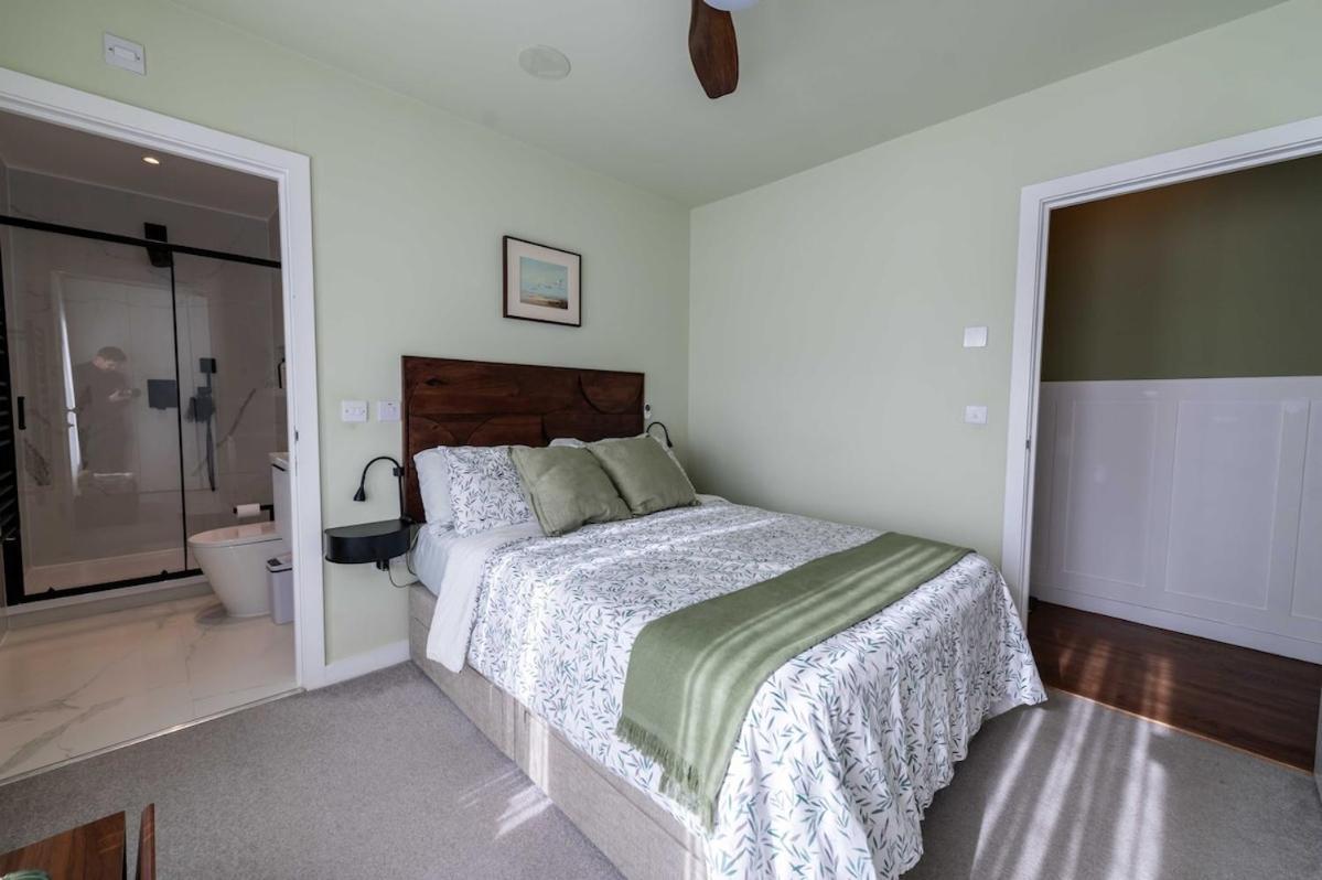 Cosy 2-bedroom 2 Bathroom Flat With Free Parking