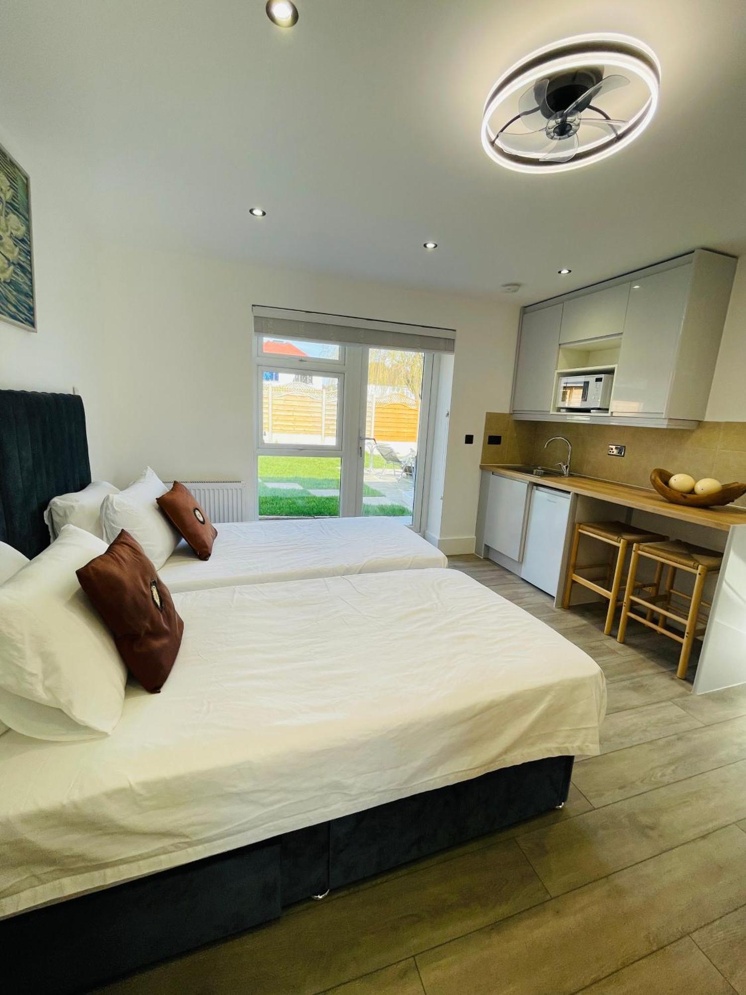 Tudor Close Nw9 8su Homestay London