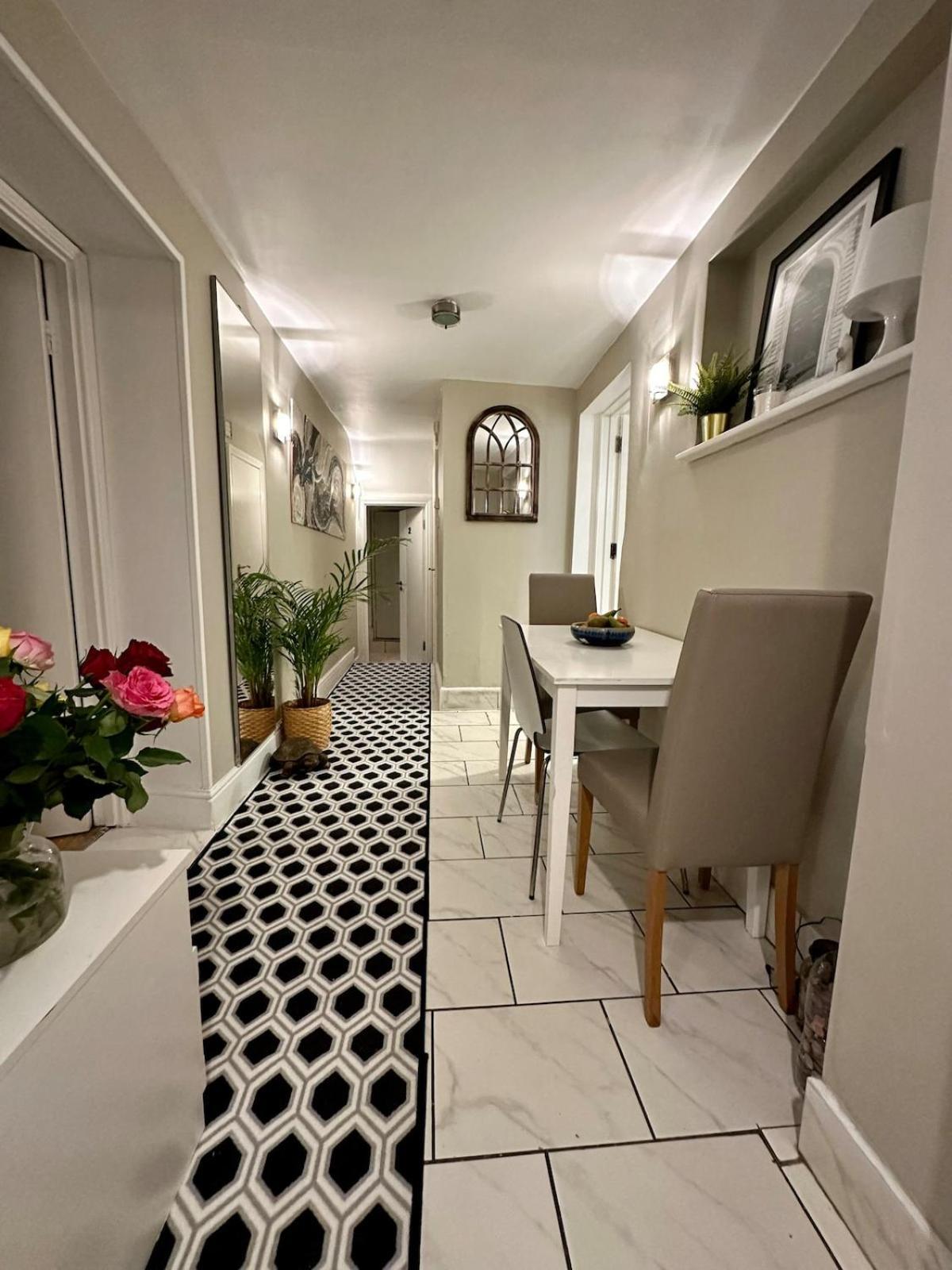 Stylish Unit, Heart Of Bayswater Appartement Londen