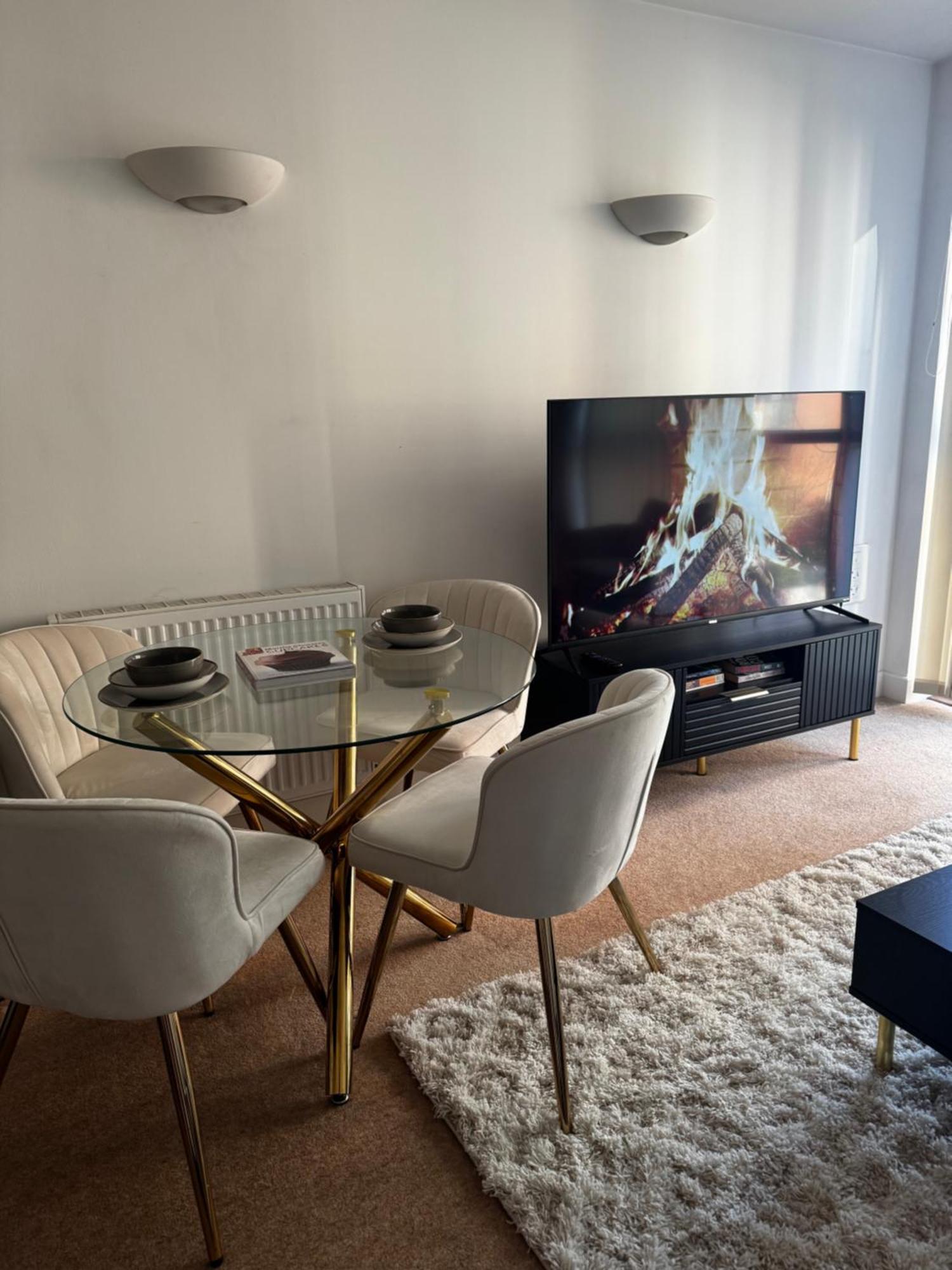 Entire Flat Excel, Ifs Clouds, O2 Arena, City Airport *