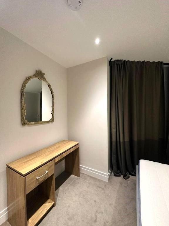 One Bed Flat In Vauxhall Apartment *