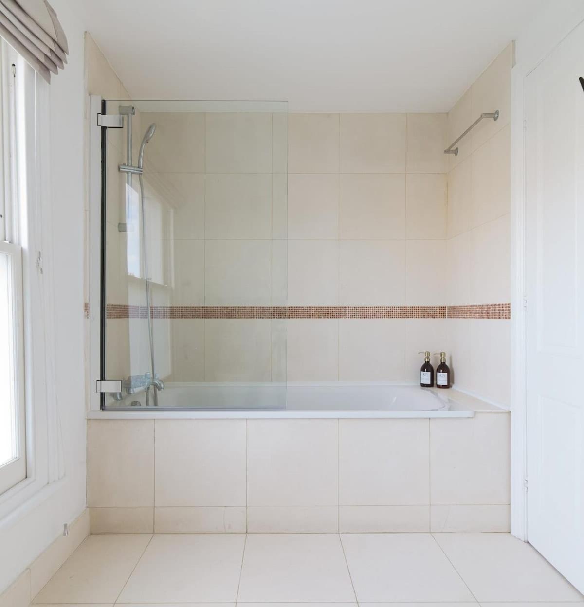 Casa vacanze Luxury 5-bedroom Town House In Brook Londra