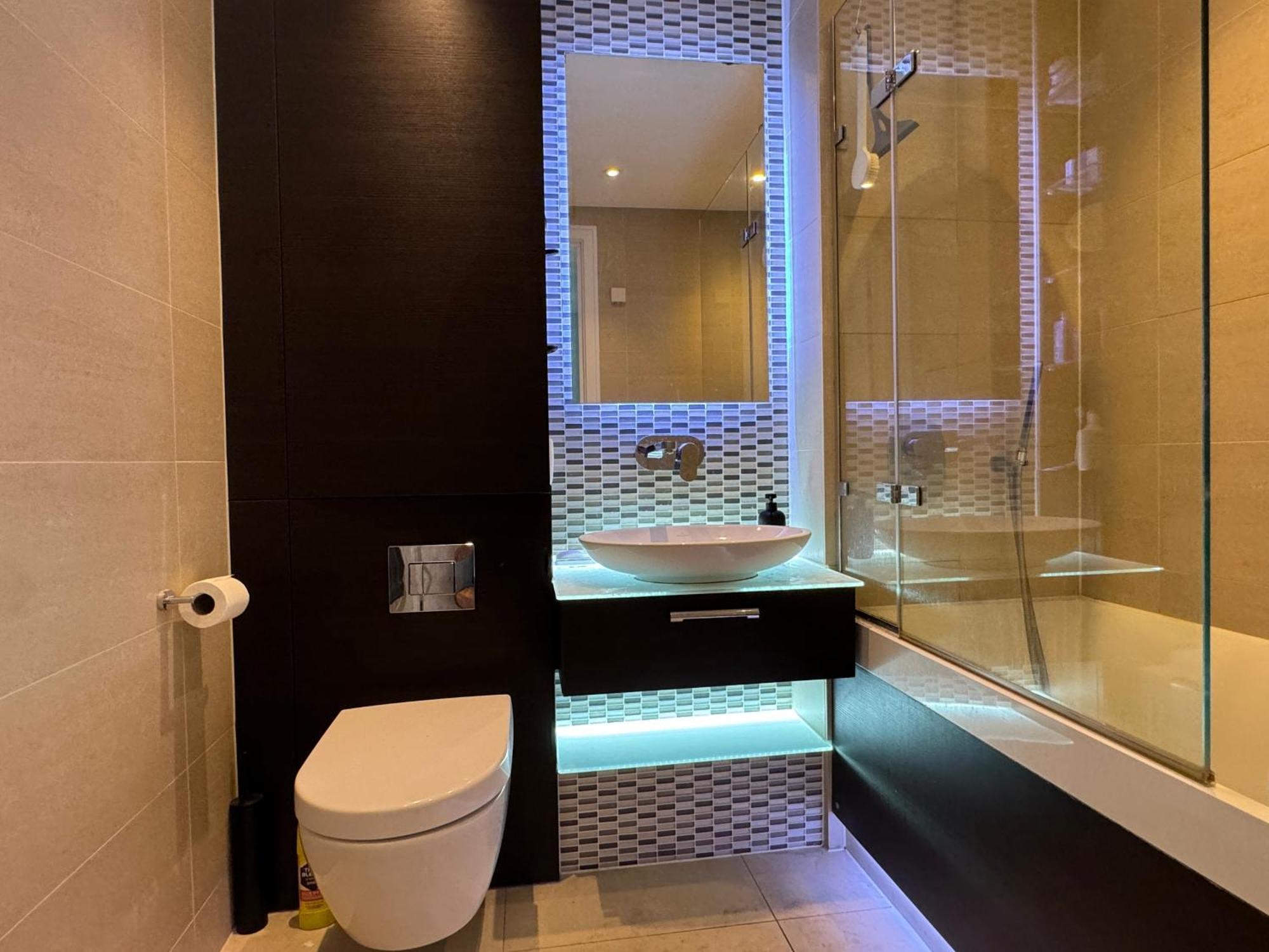 Modern Room In Lambeth With City Views Guest house London