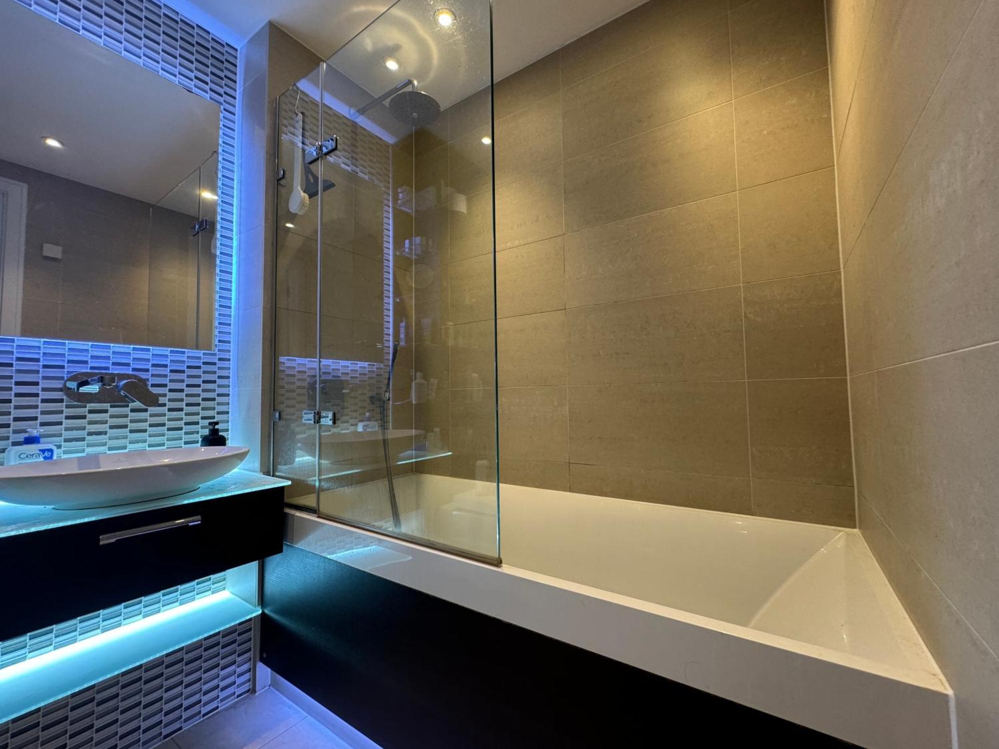 Modern Room In Lambeth With City Views *