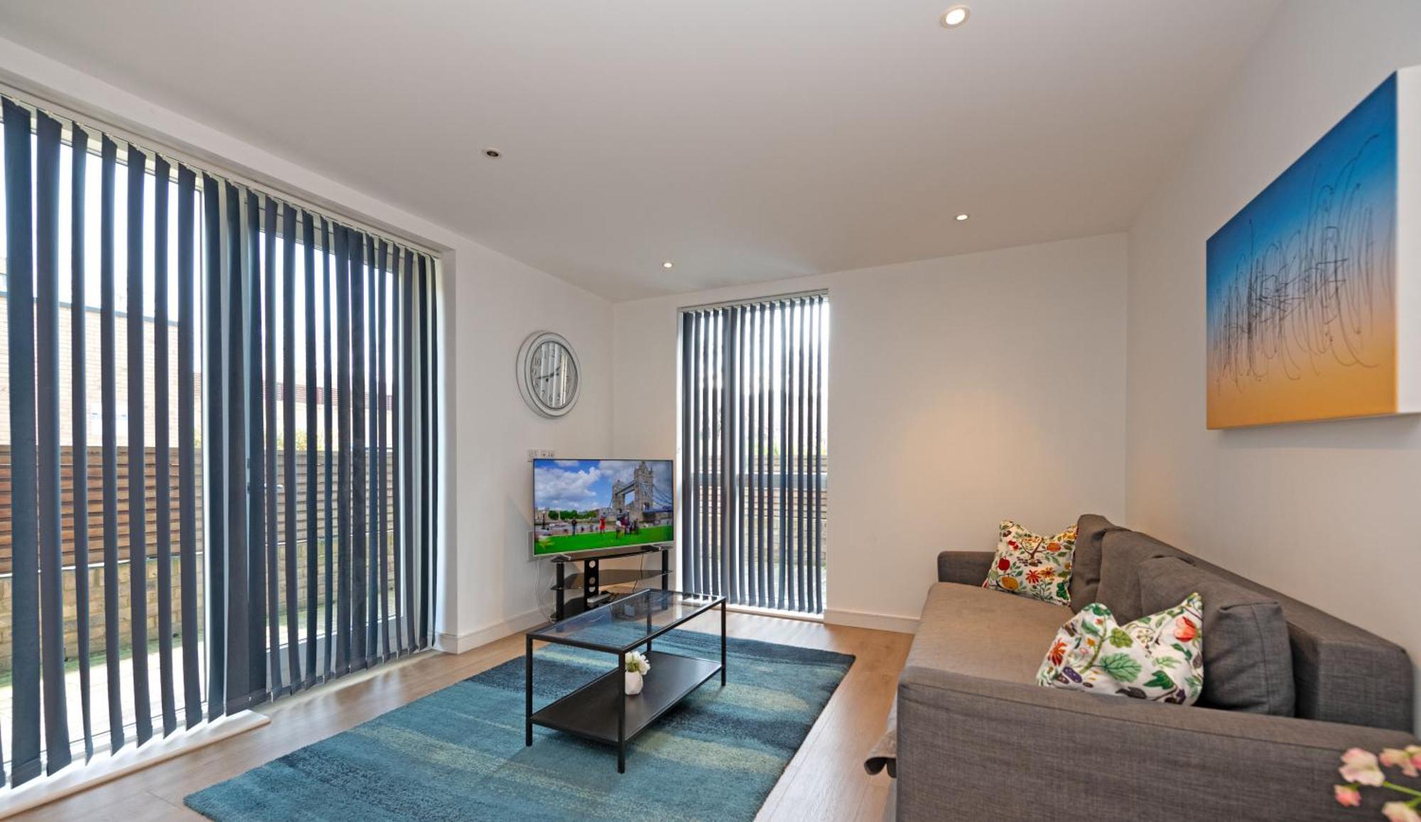 Grand Apartments Kew Gardens *