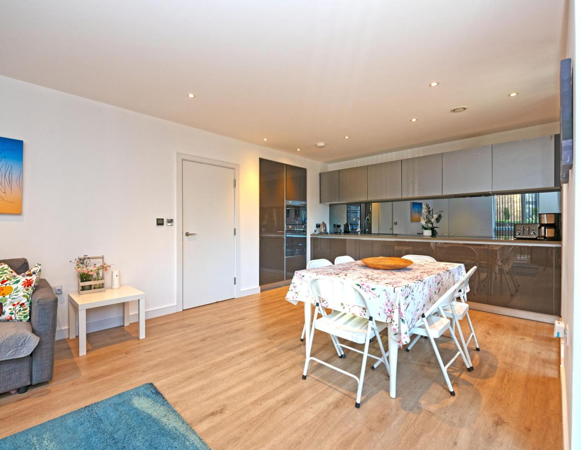 Grand Apartments Kew Gardens Apartment London