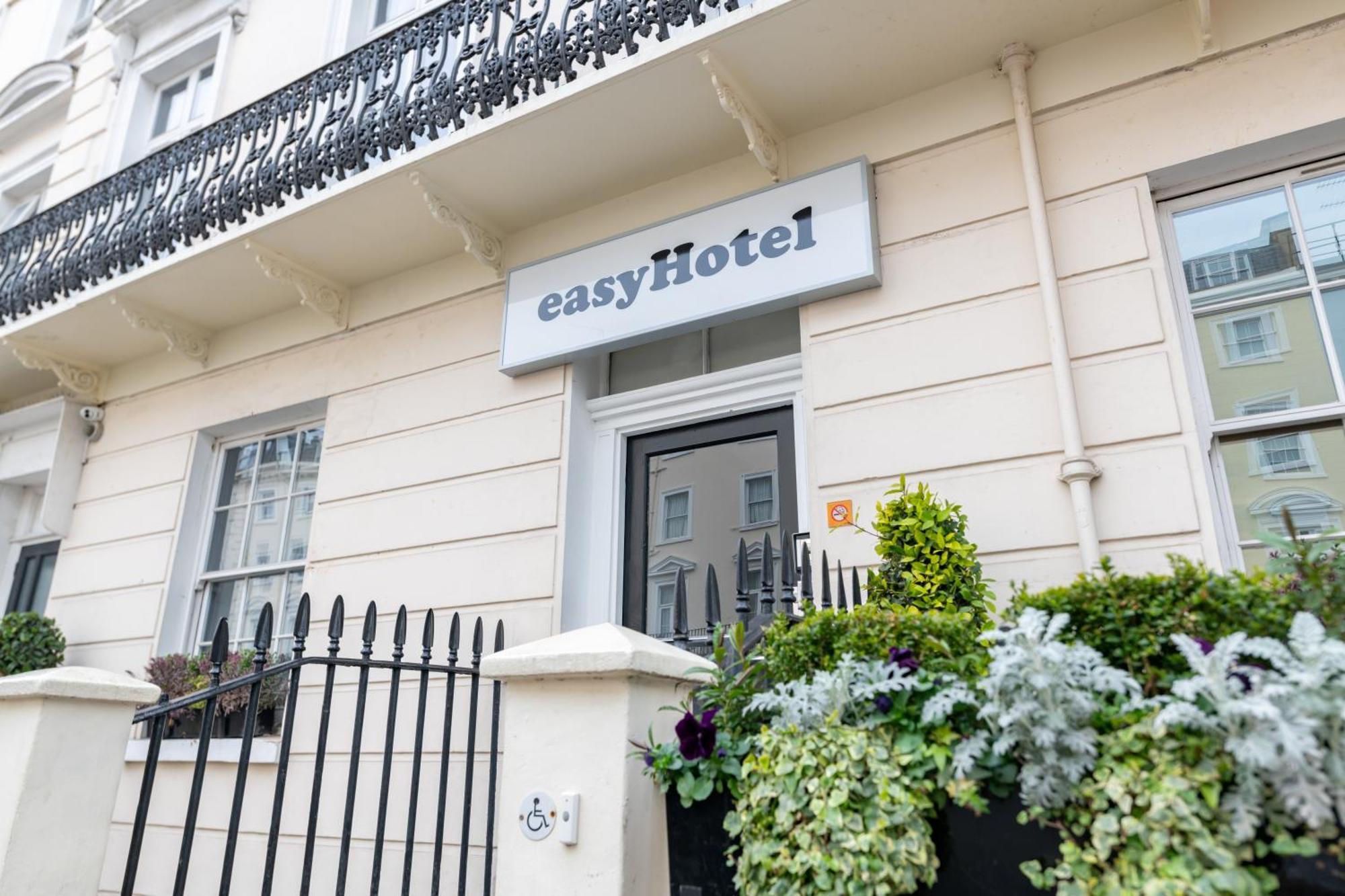 Easyhotel Victoria Hotell