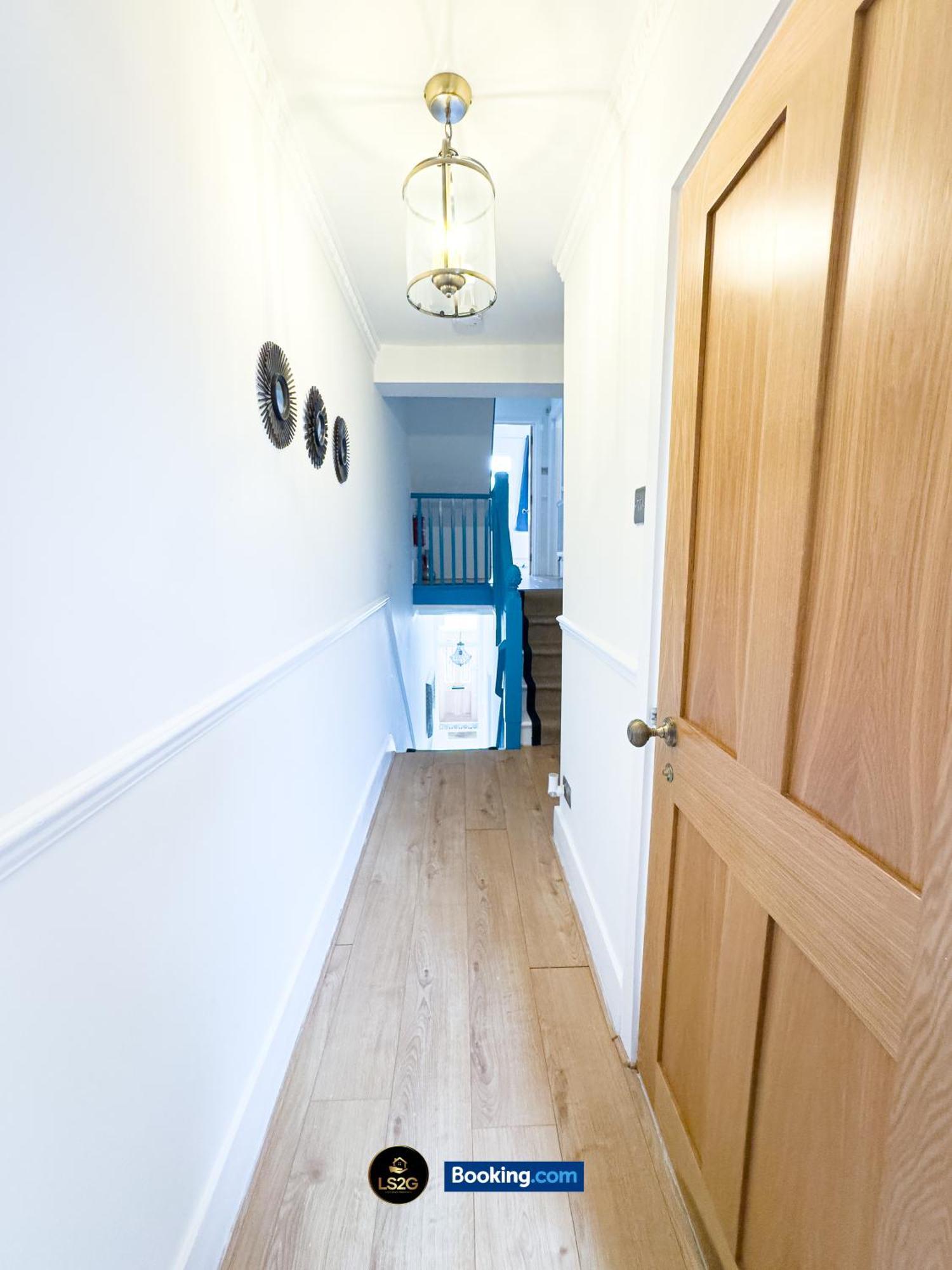 Stunning House By Ls2g Short Lets & Serviced Greater With Free Wifi Casa vacanze